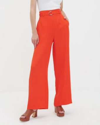 Pantalón wide leg con cinturón