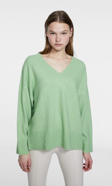 Stradivarius Jersey cuello pico tacto suave oferta