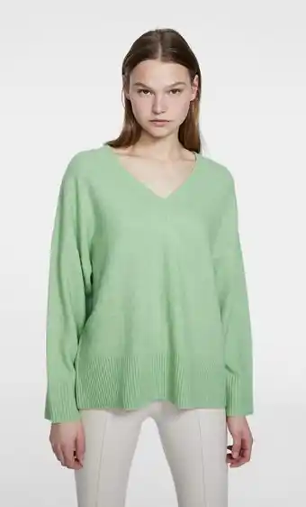 Stradivarius Jersey cuello pico tacto suave oferta
