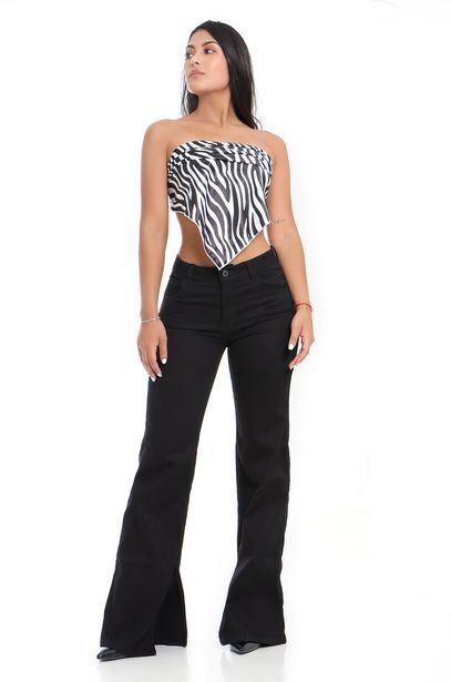 Joystaz Jeans Jean flare, tiro medio alto. un botón, cremallera, cuatro bolsillos, color negro. oferta
