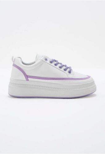 Tenis suela alta cordones en contraste