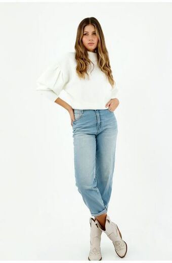 Tennis Jean de mujer, silueta mom fit de tiro alto, tono medio claro oferta