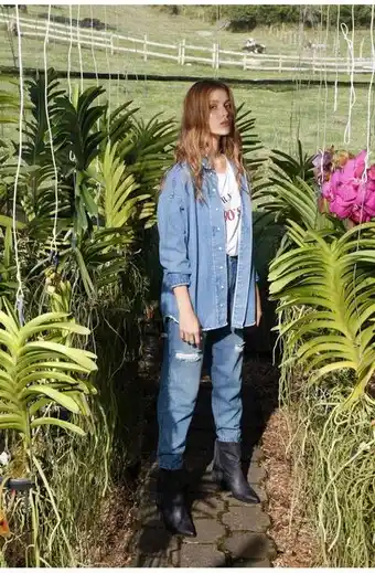 Tennis Jean de mujer silueta tipo baggy, tiro alto, tono azul medio oferta
