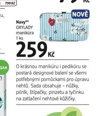 Navy manikúra