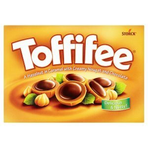 Ratio Toffifee celá jádra lískových ořechů v karamelu s lískoořechovým krémem a čokoládou 400g nabídka