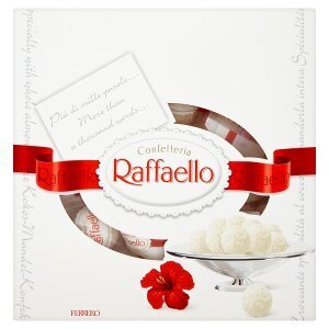 Lidl Ferrero raffaello oplatka s náplní a celou mandlí zdobená strouhaným kokosem 260g nabídka