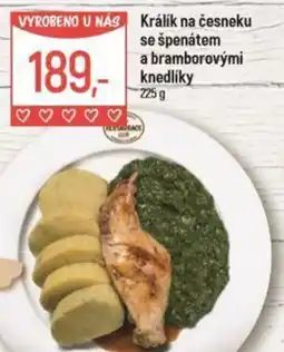 Králík na česneku se špenátem a bramborovými knedlíky