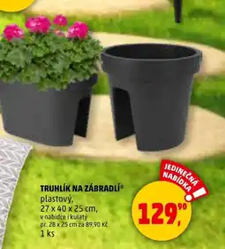 Truhlík na zábradlí