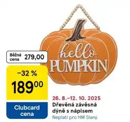 Tesco Dřevěná závěsná dýně s nápisem nabídka