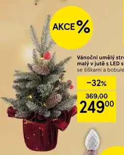 Tesco Vánoční umělý stromek malý v jutě s LED světýlky nabídka