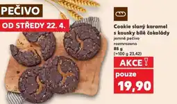Kaufland Cookie slaný karamel s kousky bílé čokolády nabídka
