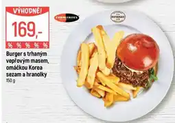 Globus Burger s trhaným vepřovým masem, omáčkou Korea sezam a hranolky nabídka