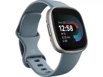 Saturn Fitbit versa 4 smartwatch aluminium elastomer, s/l, waterfall blue/platinum Angebot