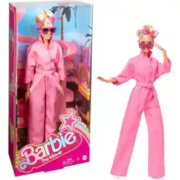 Netto Marken-Discount Barbie Puppe Barbie The Movie - Margot Robbie als Barbie: Puppe im rosa Jumpsuit Angebot