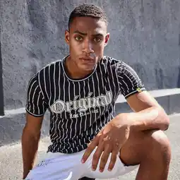 NKD Herren-T-Shirt mit Kontraststreifen Angebot