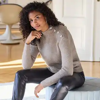 NKD Damen-Pullover mit Knopfleiste an der Schulter Angebot