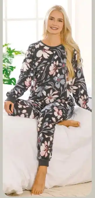 NETTO Kuschliger Schlafanzug Samtoptik Angebot