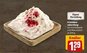 REWE Frischkäsezubereitung mit Preiselbeere und Meerrettich, je 100 g Angebot