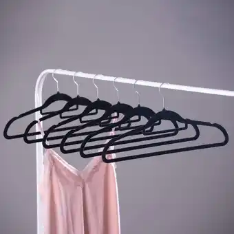 NKD Velvet-Kleiderbügel mit Hosensteg, 6er-Pack Angebot