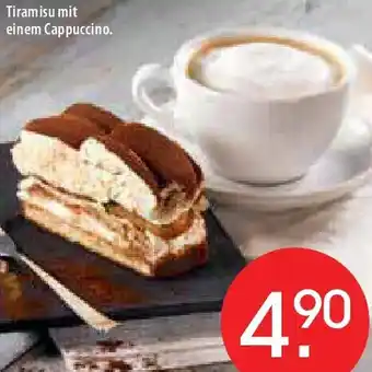 Tiramisu mit einem Cappuccino