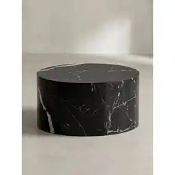 Netto Marken-Discount Couchtisch mit Hochglanz-Oberfläche, Marmor-Optik, Design rund, Schwarz 60x60x30 cm Angebot