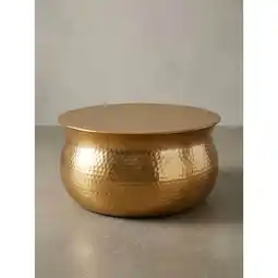 Netto Marken-Discount Couchtisch aus Aluminium im orientalischen Stil mit flachem Hammerschlag-Design, Gold 60x60x30 cm Angebot