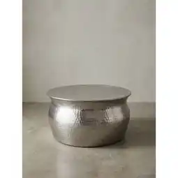 Netto Marken-Discount Couchtisch aus Aluminium im orientalischen Stil mit flachem Hammerschlag-Design, Silbern 60x60x30 cm Angebot