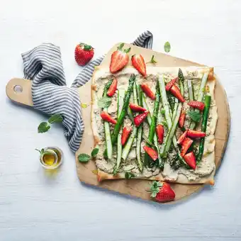 Aldi Süd Veganer Flammkuchen mit Cashewcreme, Spargel und Erdbeeren Angebot