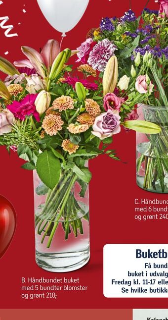 Håndbundet buket med 5 bundter blomster og grønt