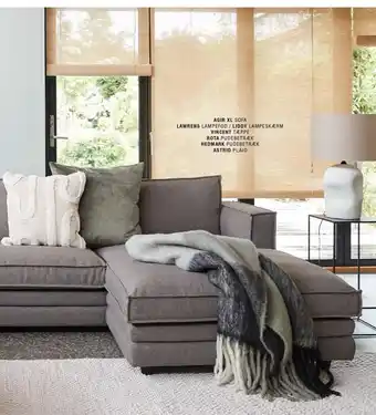 Ilva Agir xl sofa, lawrens lampefod, liddy lampeskærm, vincent tæppe, roya pudebetræk, hedmark pudebetræk, astrid plaid tilbud