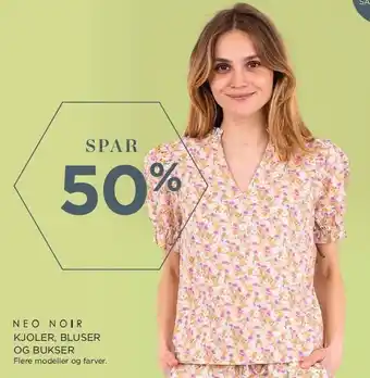 Spar 50% på neo noir kjoler, bluser og bukser