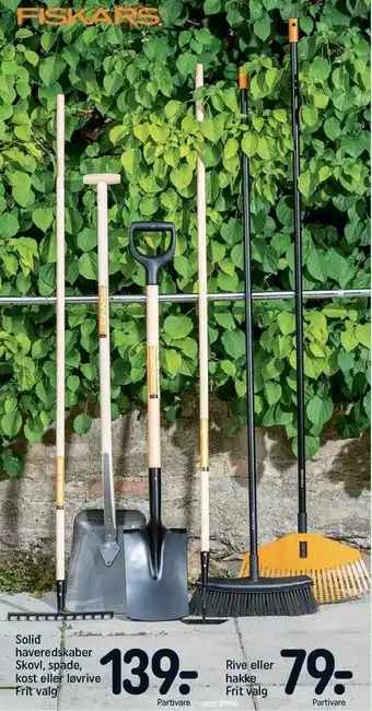 REMA 1000 Fiskars solid haveredskaber skovl, spade, kost eller løvrive, rive eller hakke tilbud