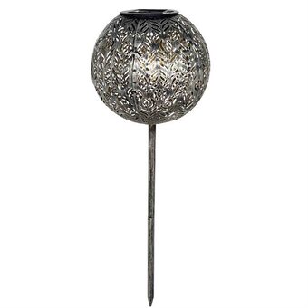 Kugleformet solcellelampe i antik sølvfarvet metal med ornamentalsk mønster – bola