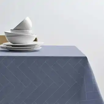 Södahl tiles damask dug med staincoat sky blue 140 x 320 cm