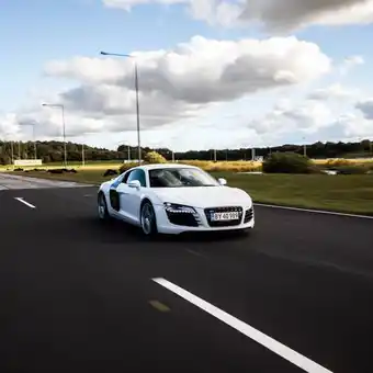 Kør audi r8 på bane