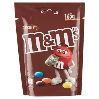 M&m's mælkechokolade | m&m's chokolade er lækker mælkechokolade pakket i en farverig sukkerskal. her får du 165g farverige fo