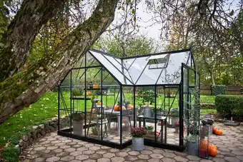 Harald Nyborg Halls drivhus garden room med fundament - sort tilbud