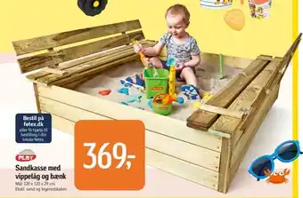 Sandkasse med vippelåg og bænk