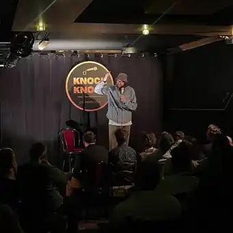Open mic på knock knock comedy club