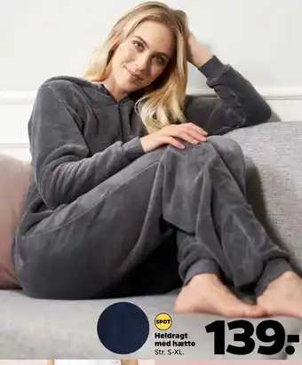 Heldragt med hætte