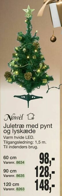 Juletræ med pynt og lyskæde