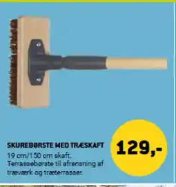 XL-BYG SKUREBØRSTE MED TRÆSKAFT tilbud