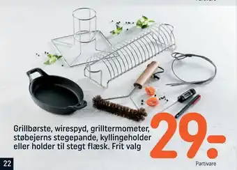 Grillbørste, wirespyd, grilltermometer, støbejerns stegepande, kyllingeholder eller holder til stegt flæsk.