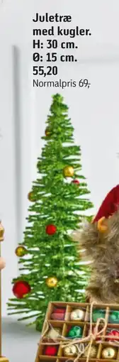 Føtex Juletræ med kugler, DKK 55.2 tilbud