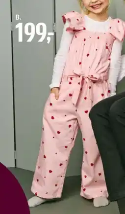 Føtex Buksedragt / Vest med hjerte / Skjorte / Jeans tilbud