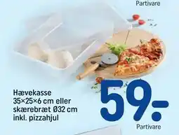 REMA 1000 Hævekasse 35×25×6 cm eller skærebræt Ø32 cm inkl. pizzahjul tilbud