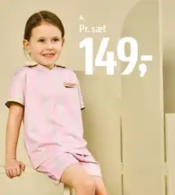 Føtex T-shirt og shorts (pr. sæt) tilbud