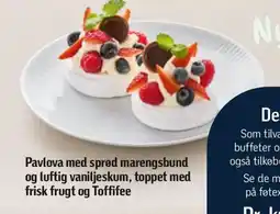 Føtex Pavlova med sprød marengsbund og luftig vaniljeskum, toppet med frisk frugt og Toffifee tilbud