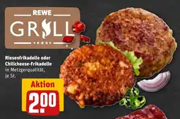 REWE DE Riesenfrikadelle oder Chilicheese-Frikadelle tilbud