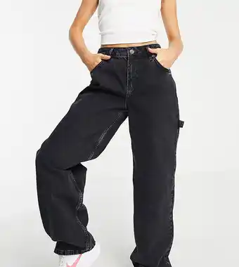 Asos ASOS DESIGN Petite - Oversized skater-jeans med mellemhøj talje i vasket sort, økologisk bomuldsblanding tilbud